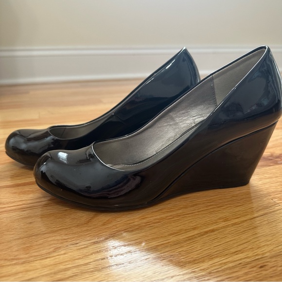 CL by Chinese Laundry Women's Nima Wedge Pump in Black Patent Leather - Picture 1 of 17